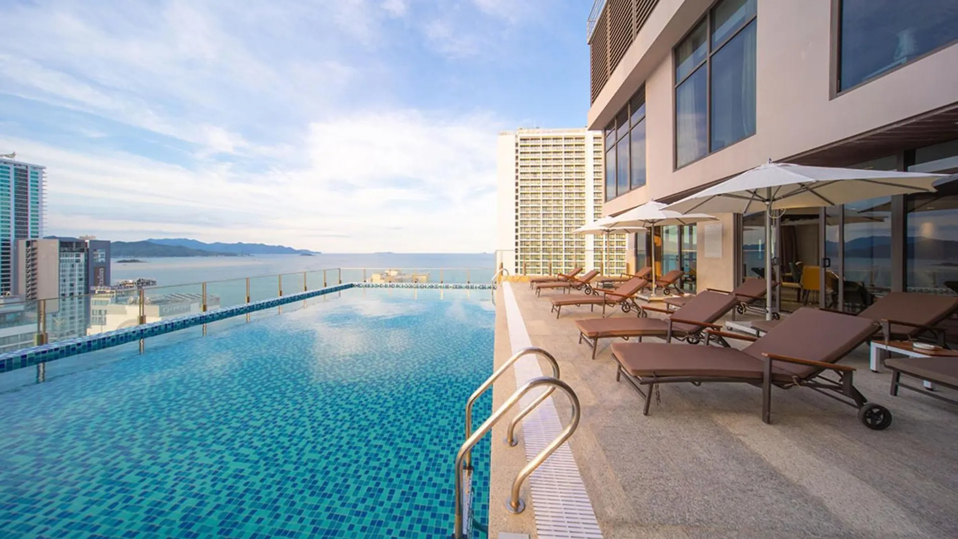 Green Beach Hotel 나트랑